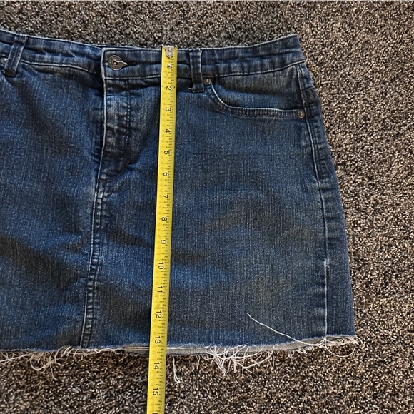 Gloria Vanderbilt Denim Jean Mini Skirt Distressed Hem Studded Pockets Size 14 - Picture 9 of 9